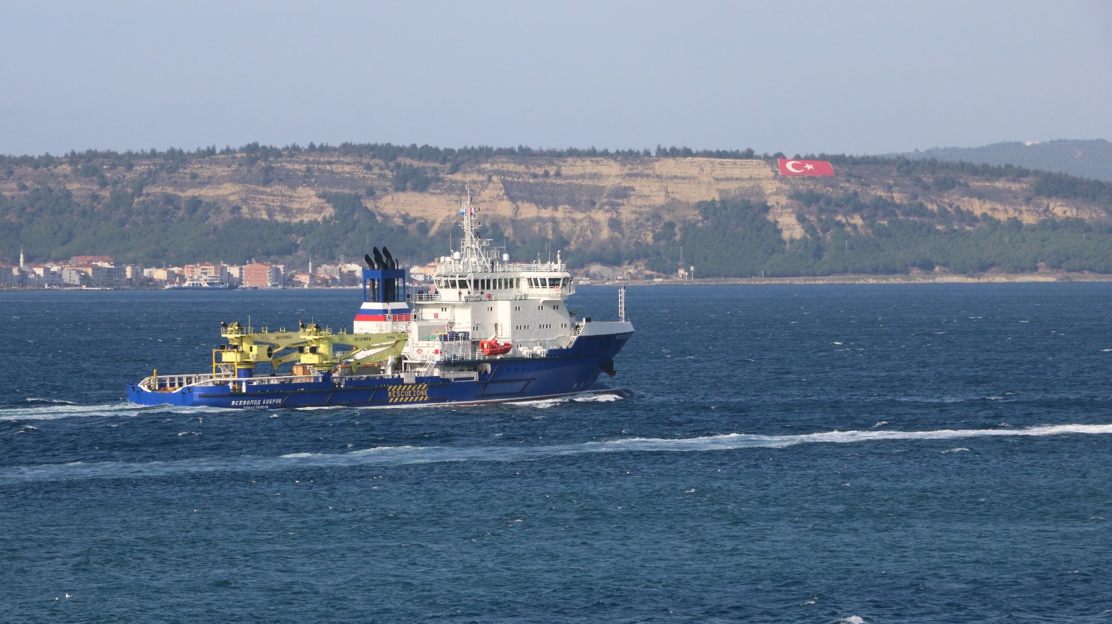 Rus askeri lojistik gemisi Çanakkale Boğazı’ndan geçti