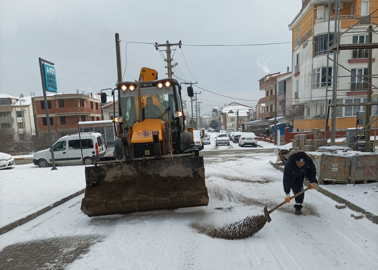 Belediye Ekipleri Karla Mücadelesi Devam Ediyor