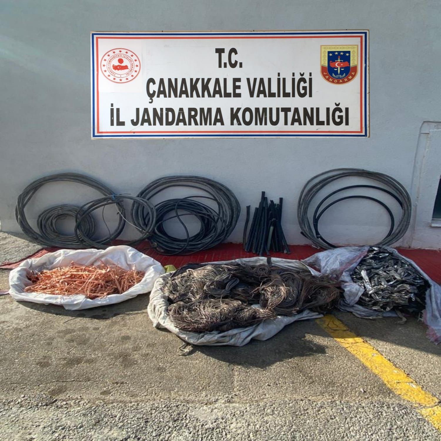 400 kilo bakır kablo çaldılar, jandarma tarafından kıskıvrak yakalandılar