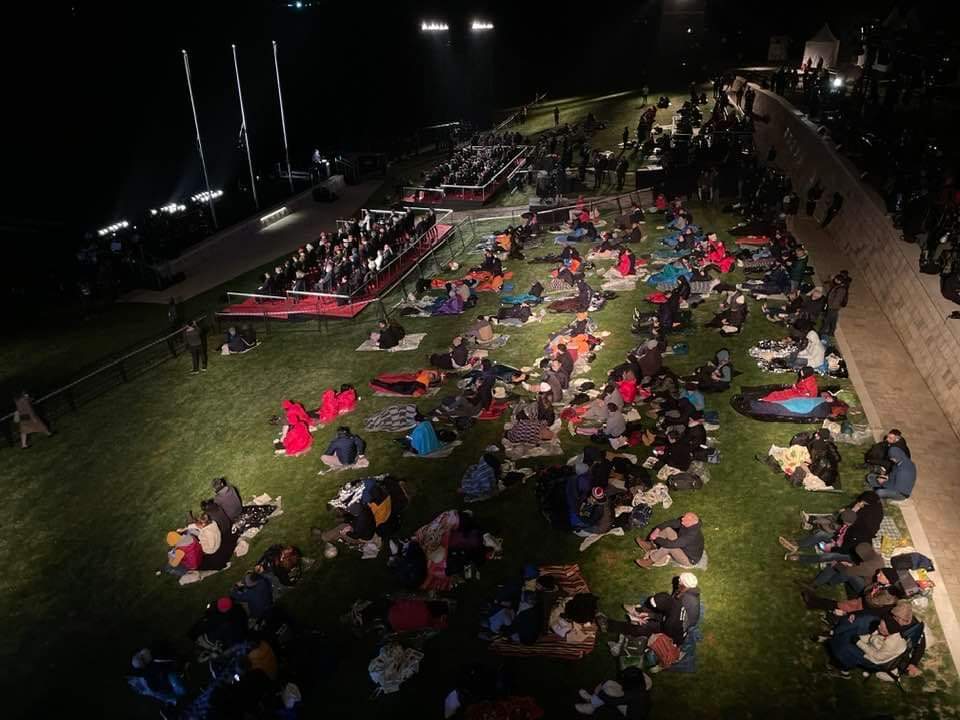 Anzak Koyu’nda Şafak Ayini yapıldı