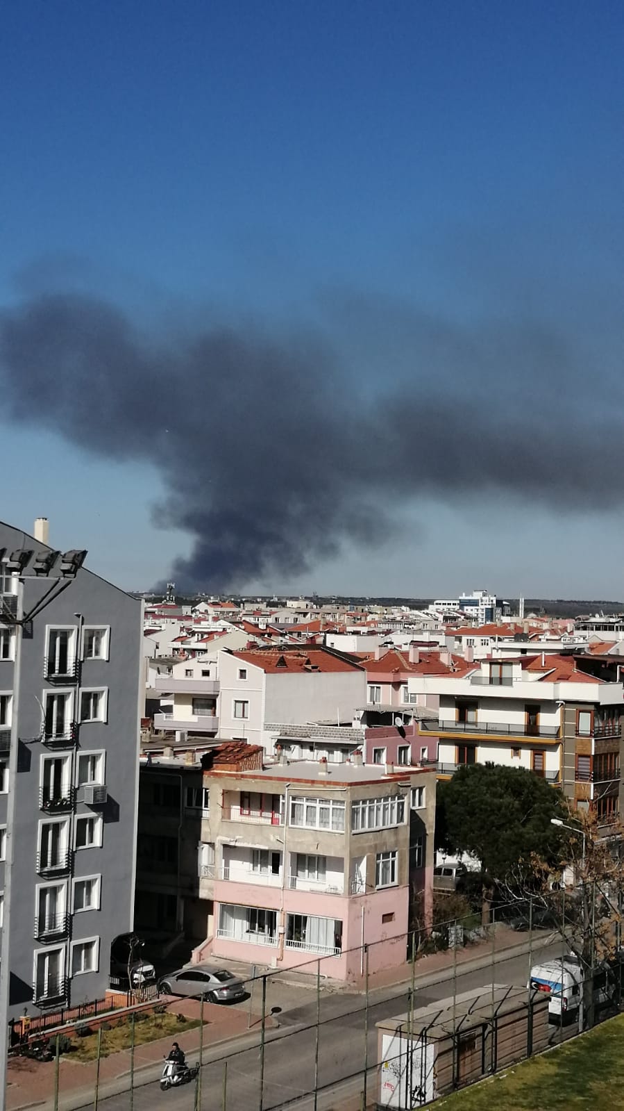 Karacaören’de siyah dumanlar yükseliyor