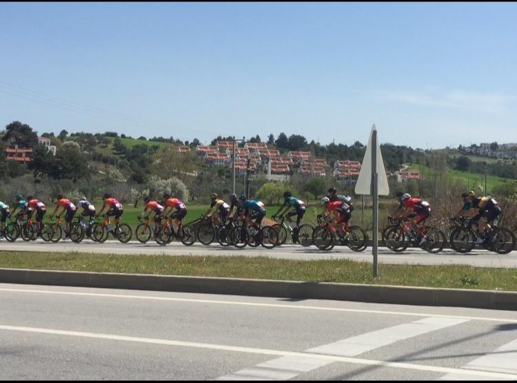 Cumhurbaşkanlığı Türkiye Bisiklet Turu’nun 6. etabında bisikletçiler Adliye Kavşağından geçti