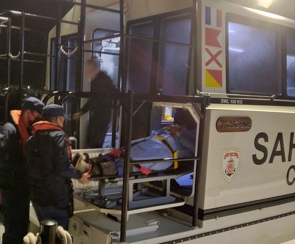 Sahil güvenlik yaralanan vatandaşın tahliyesini gerçekleştirdi