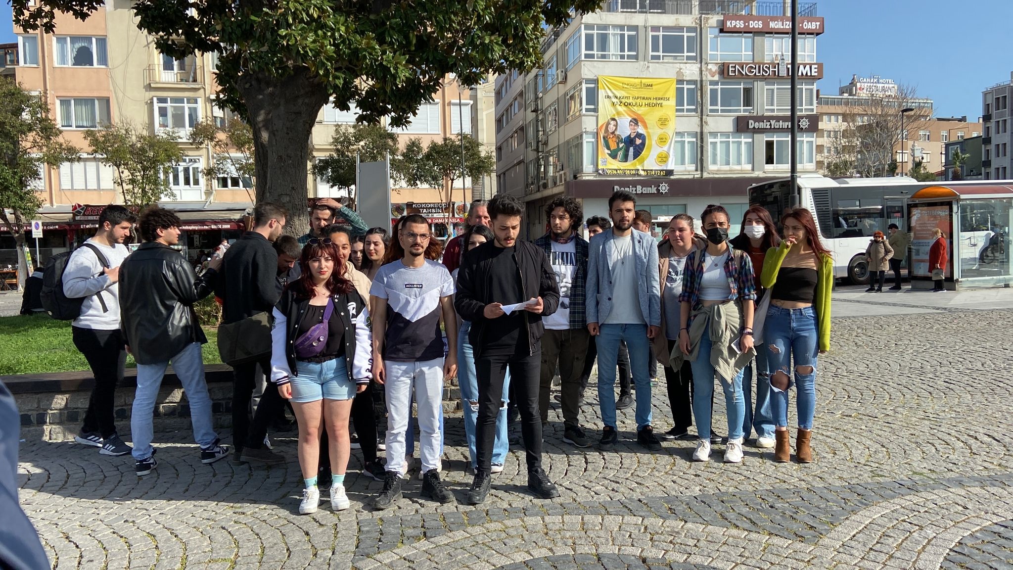 Öğrenciler ulaşım zammına tepki gösterdi