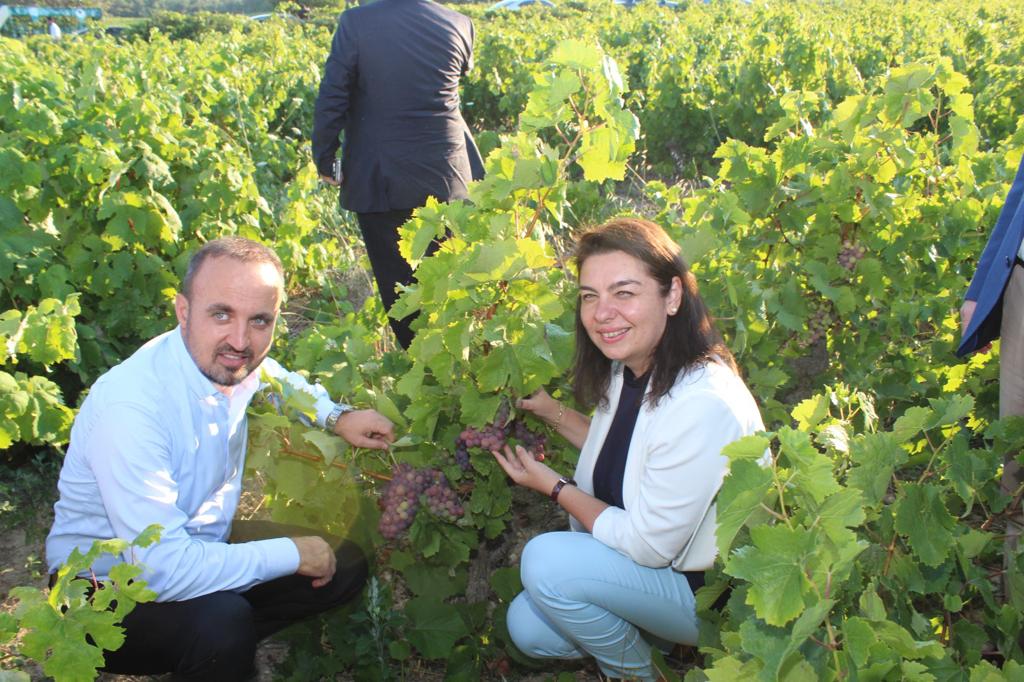 “EMEĞİN VE ALINTERİNİN SEMBOLÜ ÇİFTÇİLERİMİZİN GÜNÜ KUTLU OLSUN”