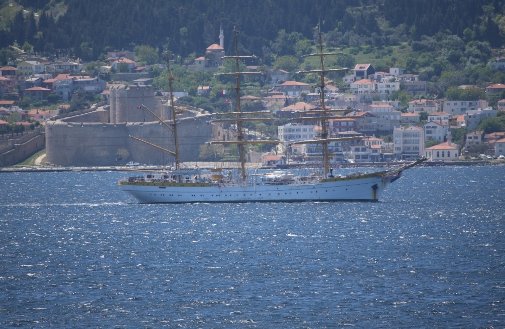 Romanya Donanması’nın 81 yaşındaki askeri gemisi Çanakkale Boğazı’nda