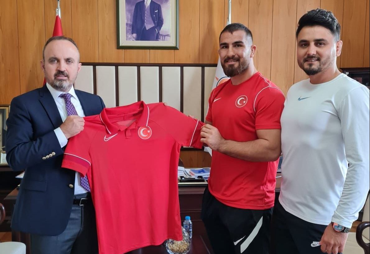 BAŞKAN TURAN AVRUPA ŞAMPİYONU AKTÜRK İLE BİR ARAYA GELDİ