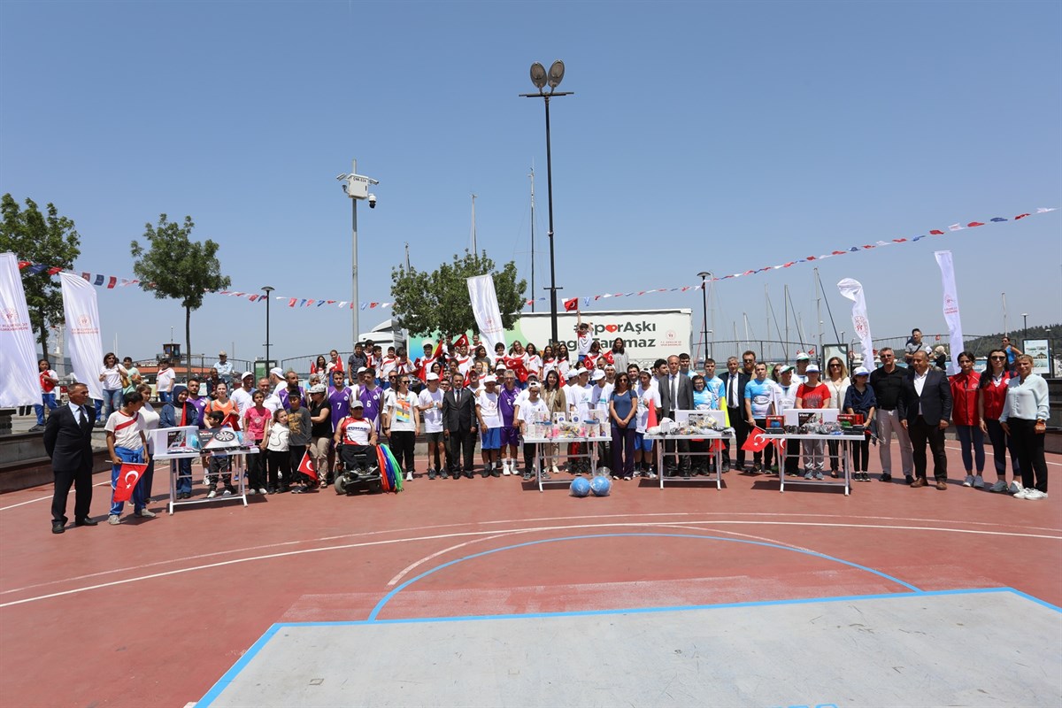 Özel sporcular için üretilen spor malzemelerini taşıyan TIR Çanakkale’de karşılandı