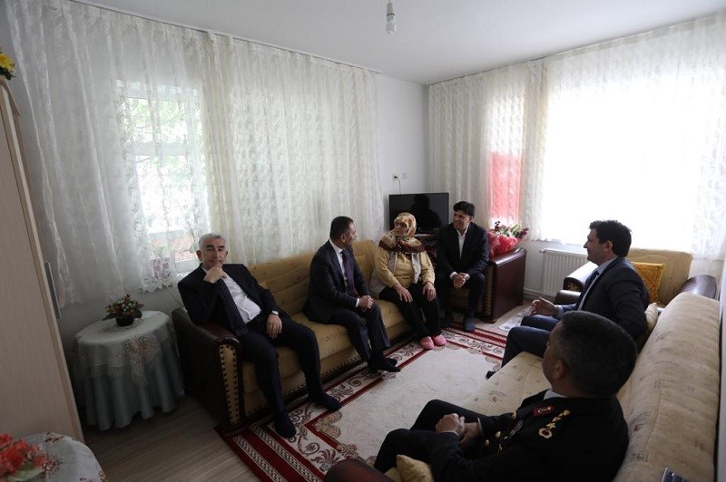 Vali Aktaş’tan şehit aileleri ve gazilere ziyaret