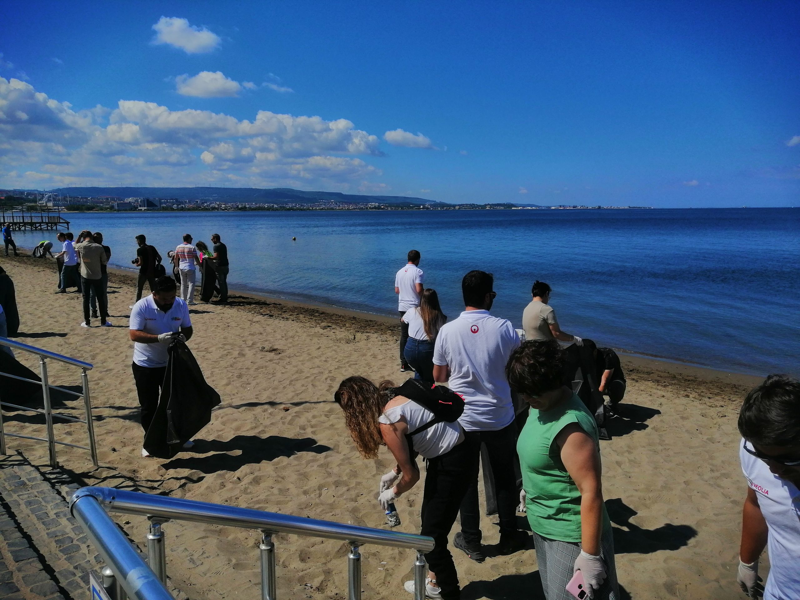 Yeni Kordon’da sahil temizliği