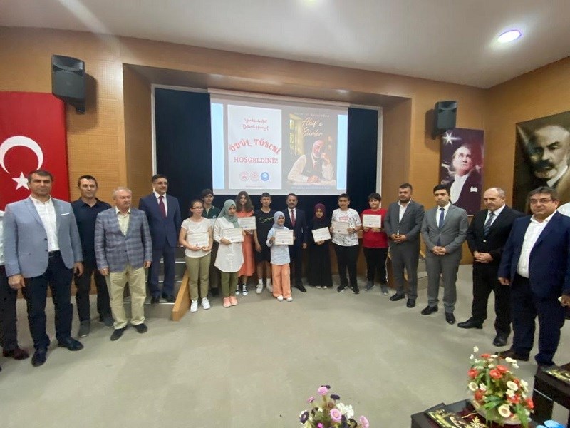 “Yüreklerde Akif, Dillerde Hürriyet” Şiir Yarışması