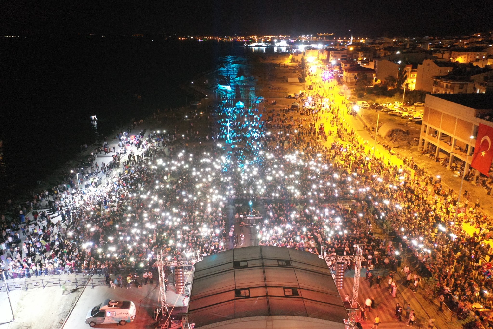 Lapseki’de Kiraz Festivali, Zara konseriyle sona erdi