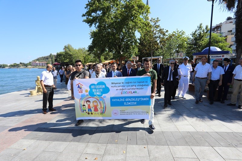 “Koruyucu Aile Günü” Nedeniyle Farkındalık Yürüyüşü Gerçekleştirildi