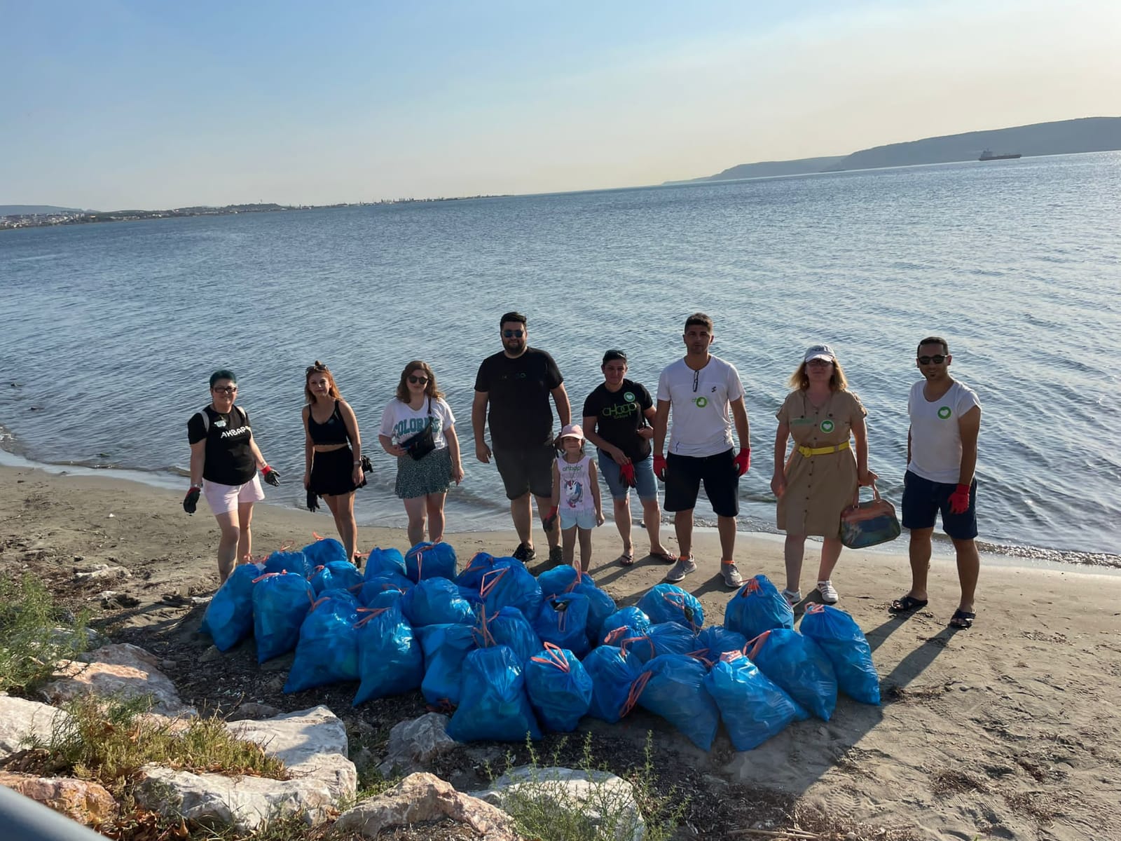 Ahbap gönüllüleri Yeni Kordonda çevre temizliği yaptı