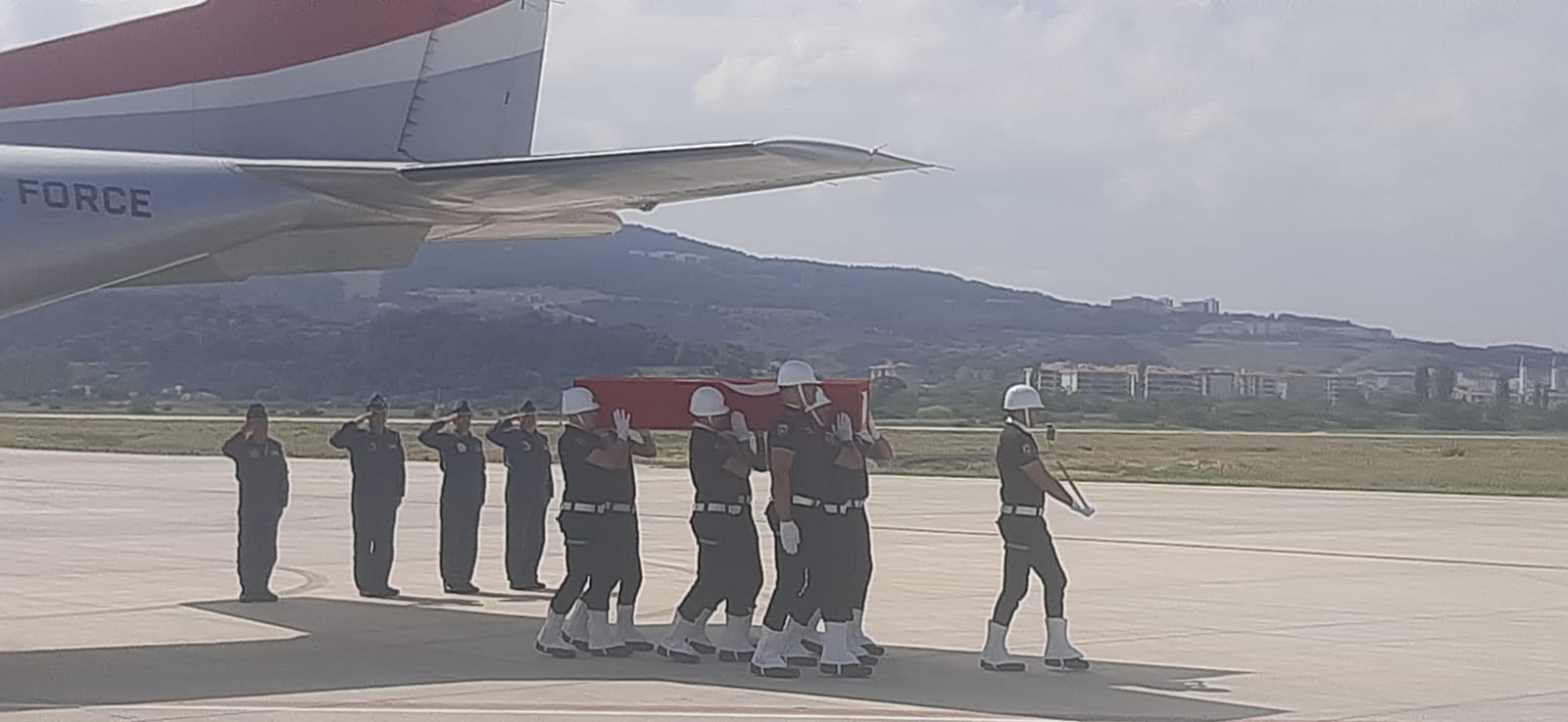 Şehit cenazesi askeri kargo uçağıyla Çanakkale’ye getirildi