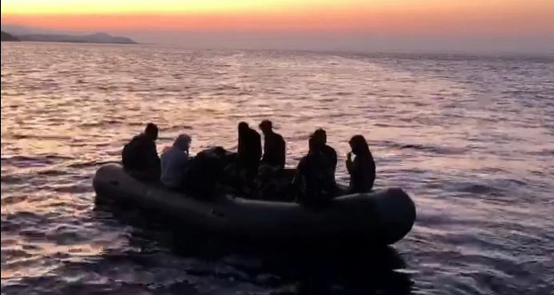 Ayvacık açıklarında 13 düzensiz göçmen kurtarıldı