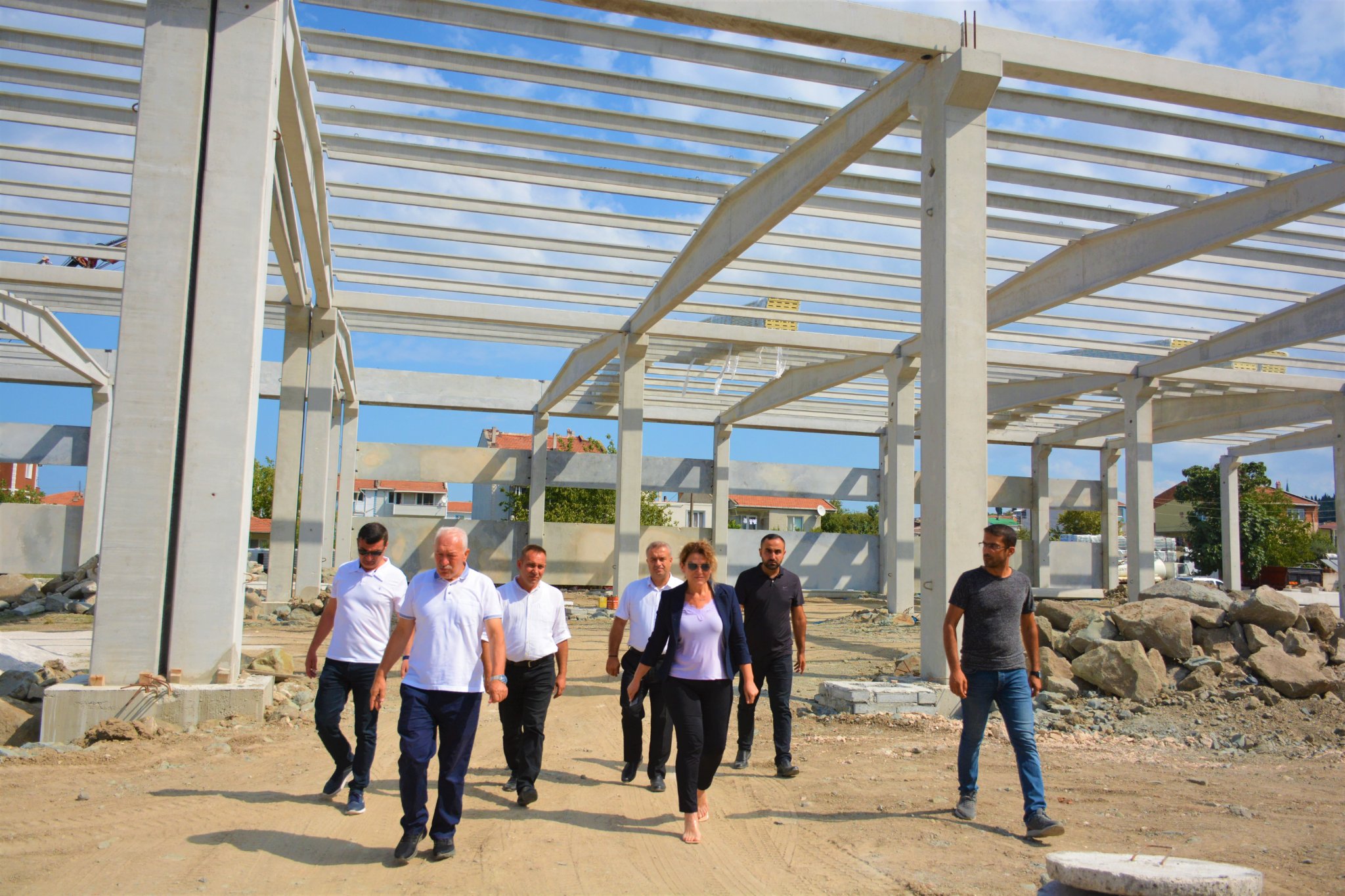 Lapseki’de kapalı pazaryeri çalışmaları devam ediyor