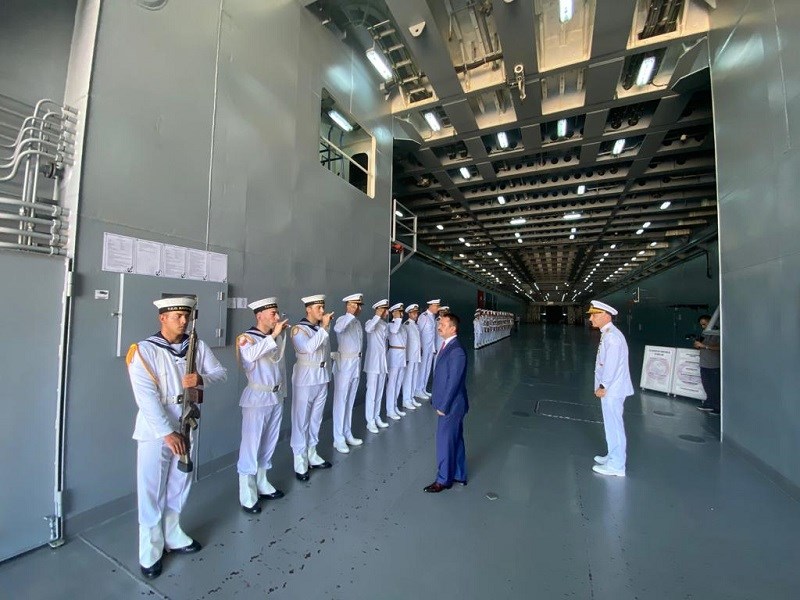 Vali Aktaş, TCG Bayraktar Gemisini Ziyaret Etti