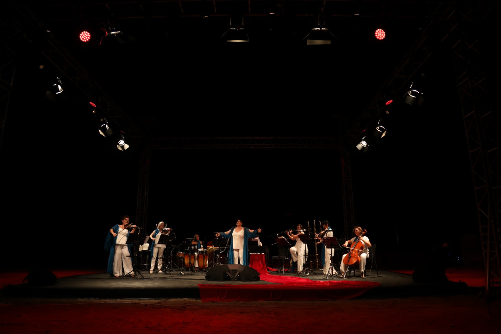 Asos’ta Bi Dünya Müzik konseri büyüledi