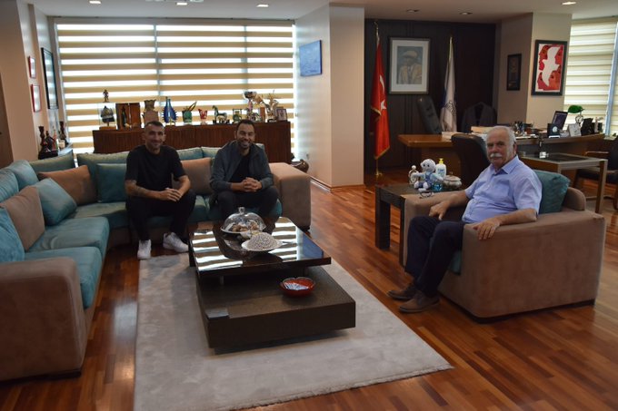 Milli Futbolcular Başkan Gökhan’ı ziyaret etti