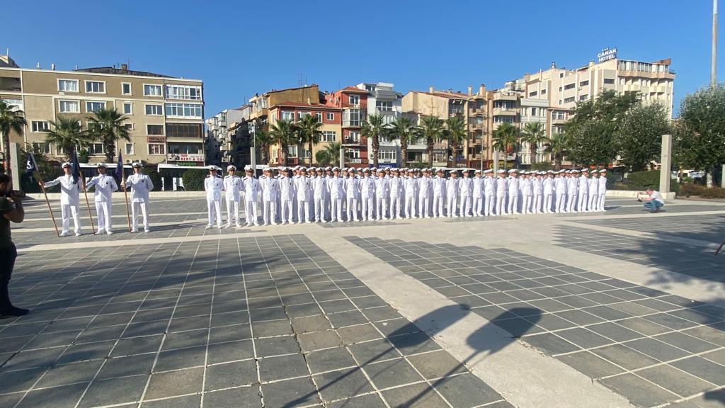 Deniz Harp Okulu öğrencileri Çanakkale’de çelenk törenine katıldı