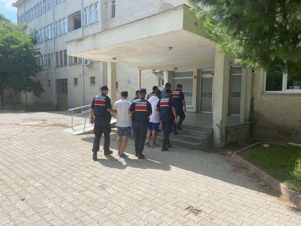 Ezine’de Midilli’ye kaçamaya çalışan 2 FETÖ şüphelisi yakalandı