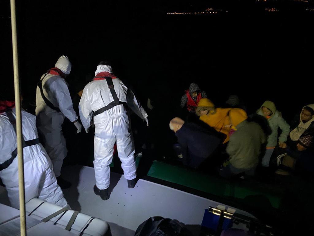 3 ayrı operasyonda 98 düzensiz göçmen kurtarıldı