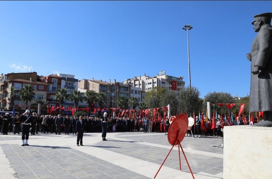 29 Ekim Cumhuriyet Bayramı Coşkusu Çelenk Sunma Töreniyle Başladı