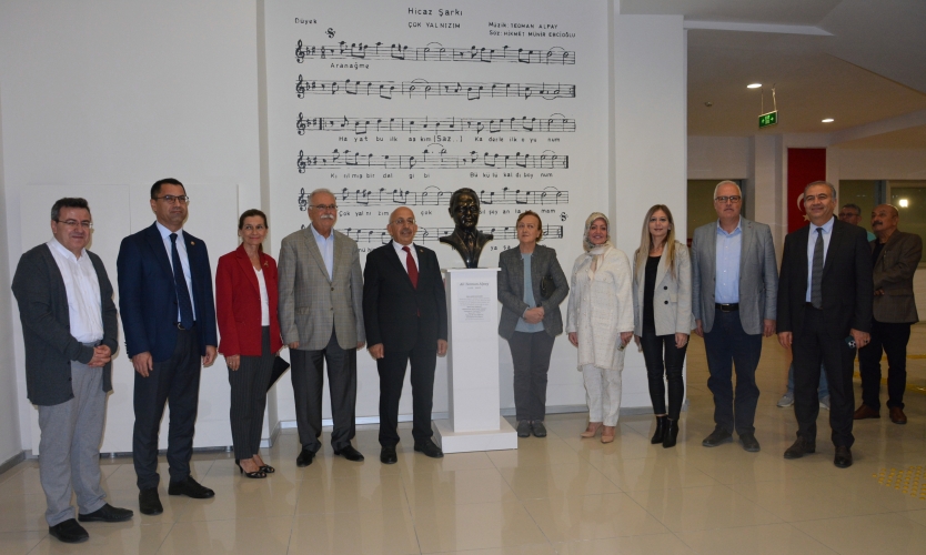 Teoman Alpay büstü açıldı