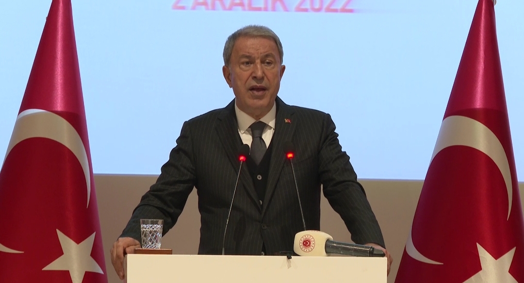 Bakan Akar şehit aileleri ve gazilerle bir araya geldi