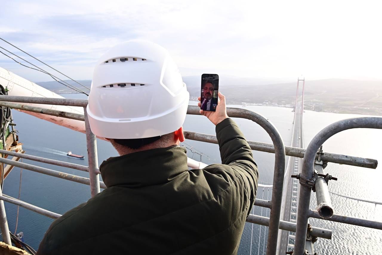 Top mermisi figürü yerleştirilirken Karaismailoğlu ve Turan görüntülü konuştu