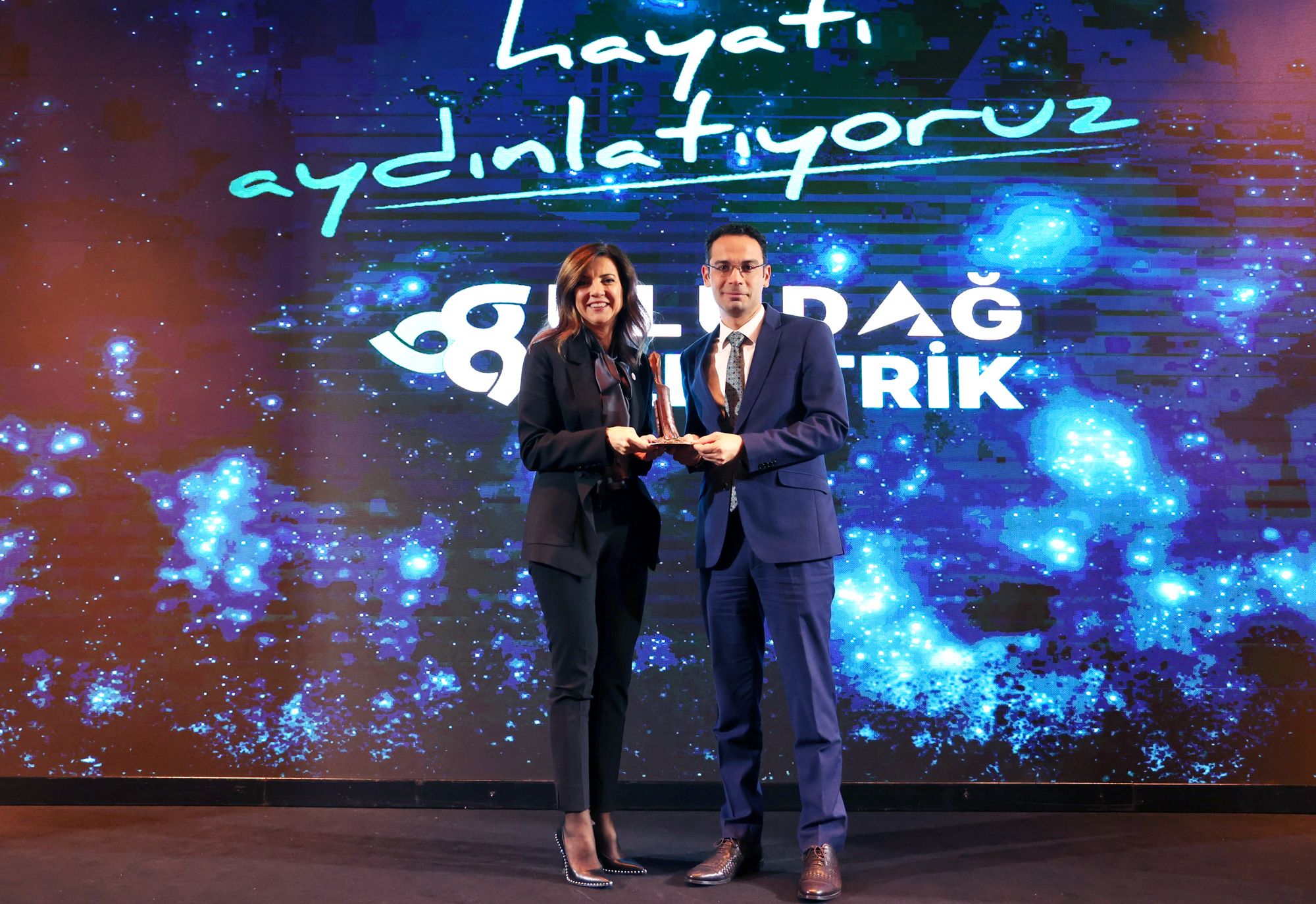 ULUDAĞ ELEKTRİK, YILI ÖDÜLLERLE KAPATIYOR