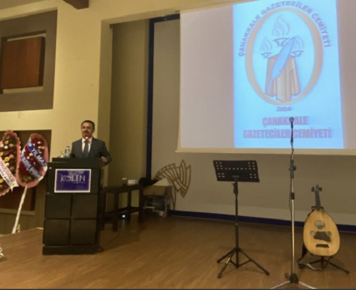 Gazetecilerle Bir Araya Geldi