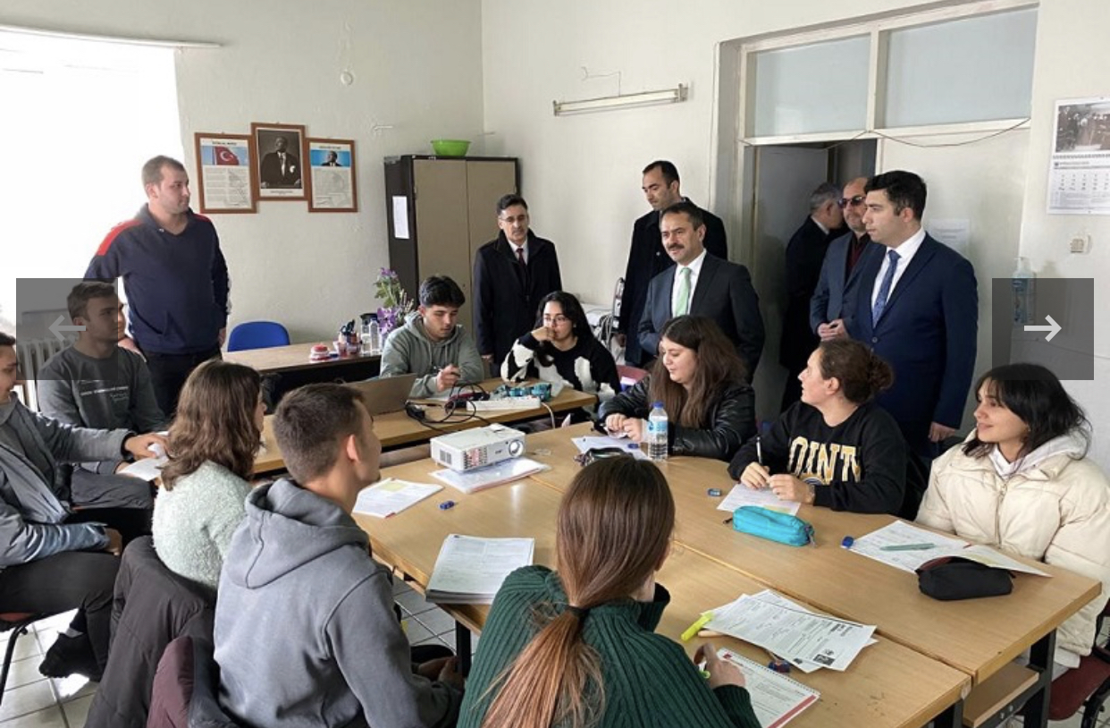 İncelemelerde bulundu.