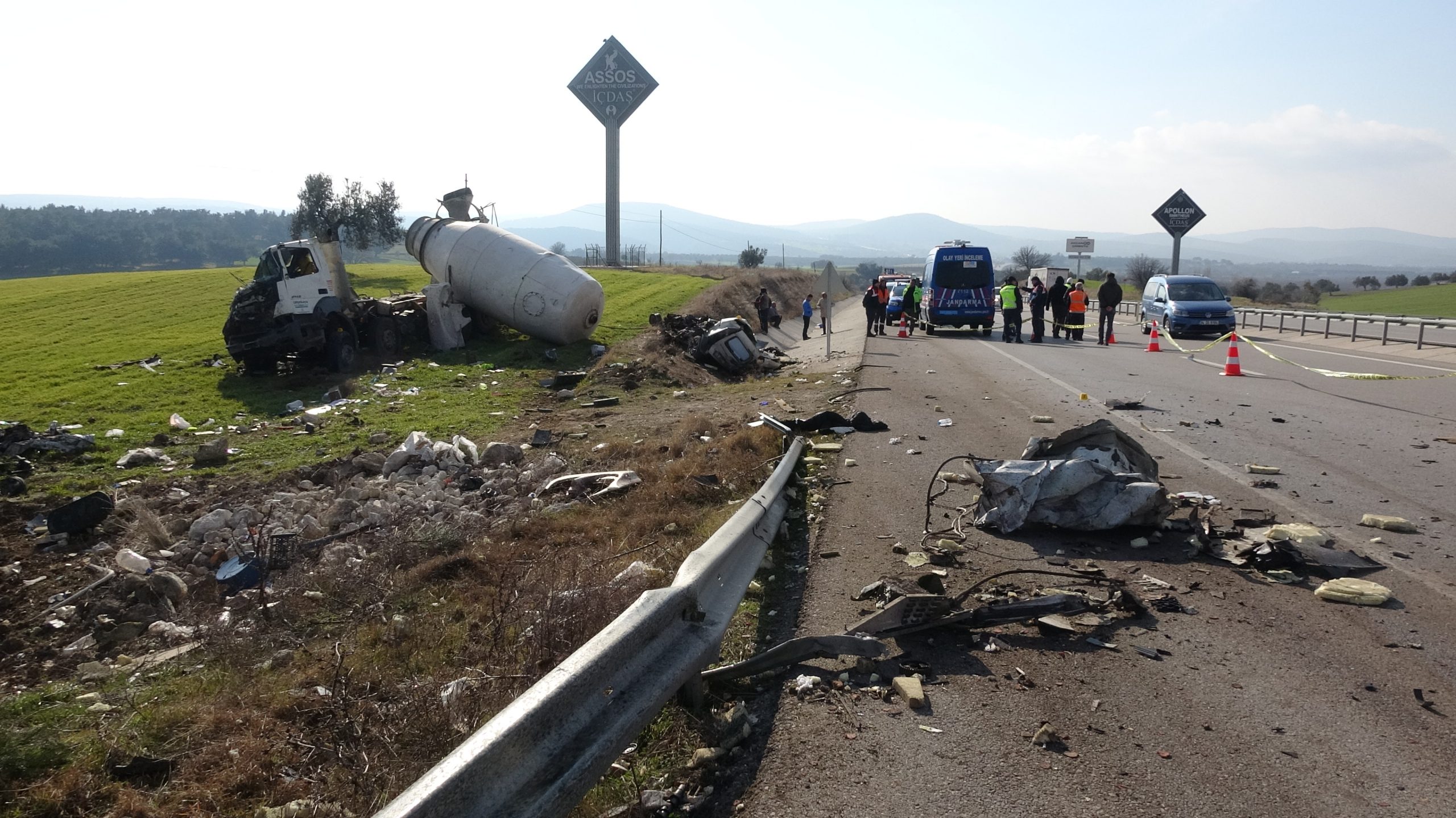 Çanakkale’de beton mikseri ticari araca çarptı: 1 ölü