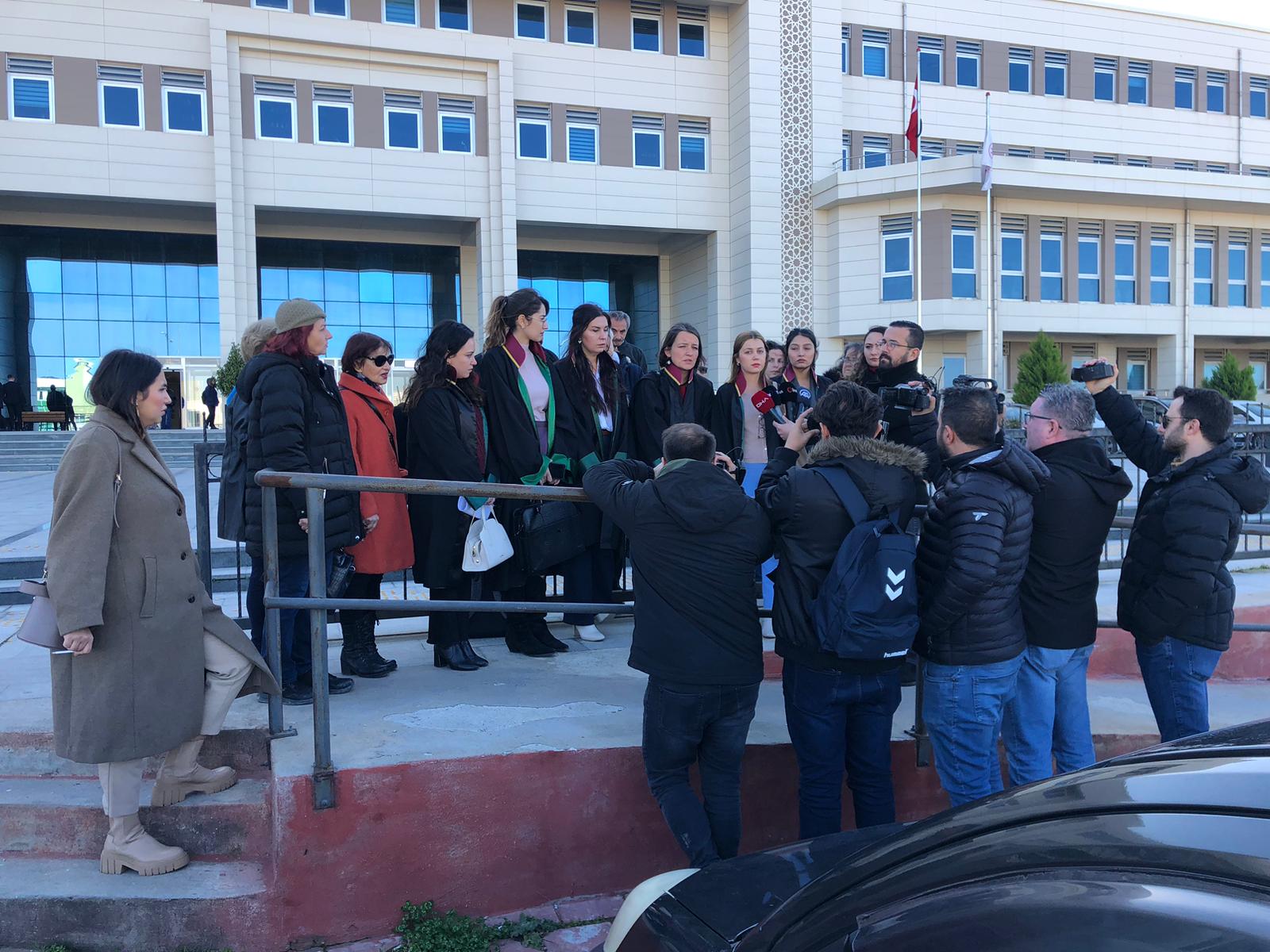 Tartıştığı kadını kürekle öldüren zanlının yargılanmasına devam edildi