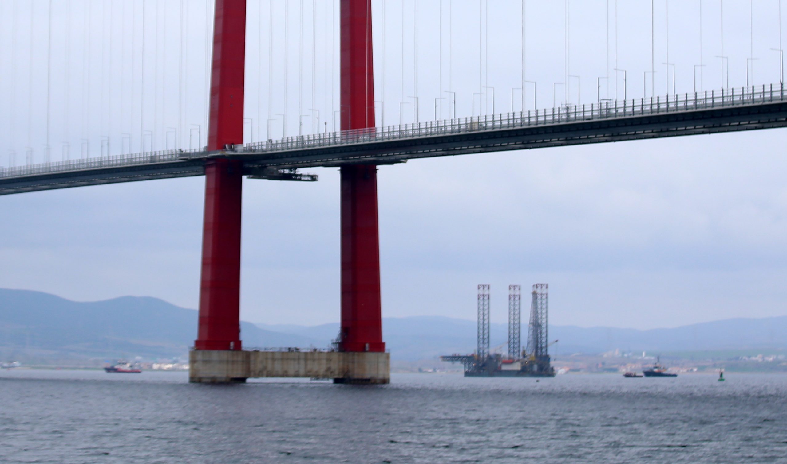 Dev platform Çanakkale Boğazı’ndan geçti