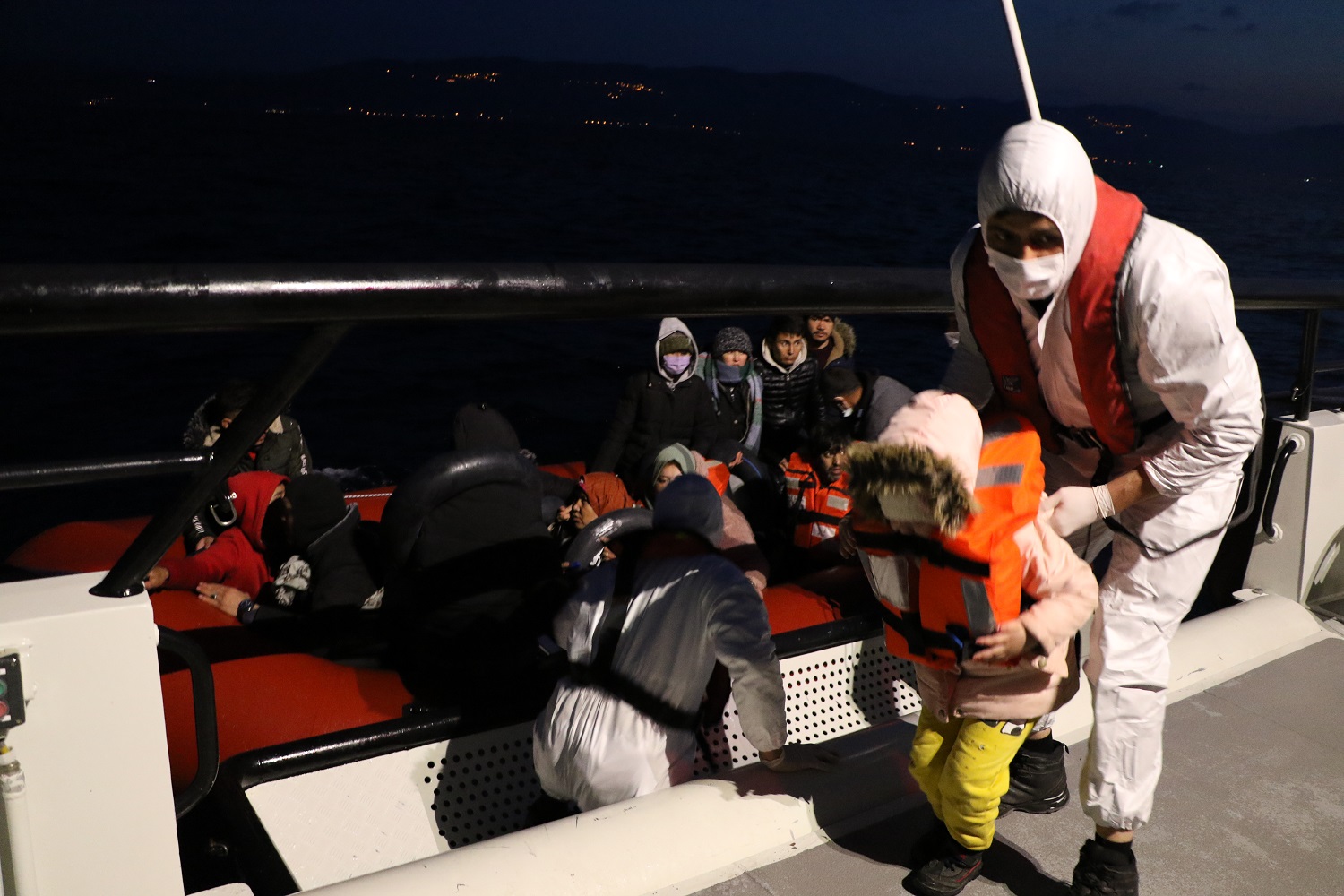Çanakkale açıklarında göçmen operasyonları