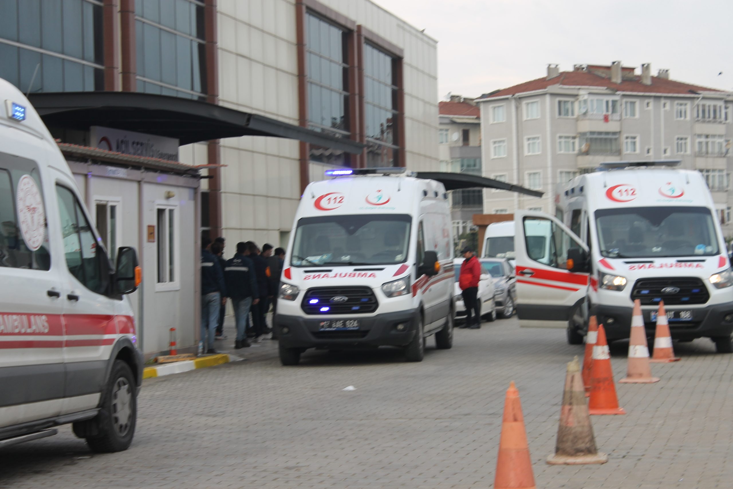 Çanakkale’de işçi servisi devrildi: 17 yaralı