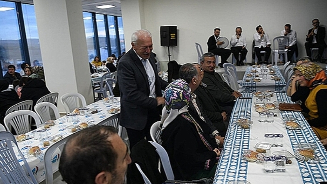 İftar sofrasında bir araya geldiler
