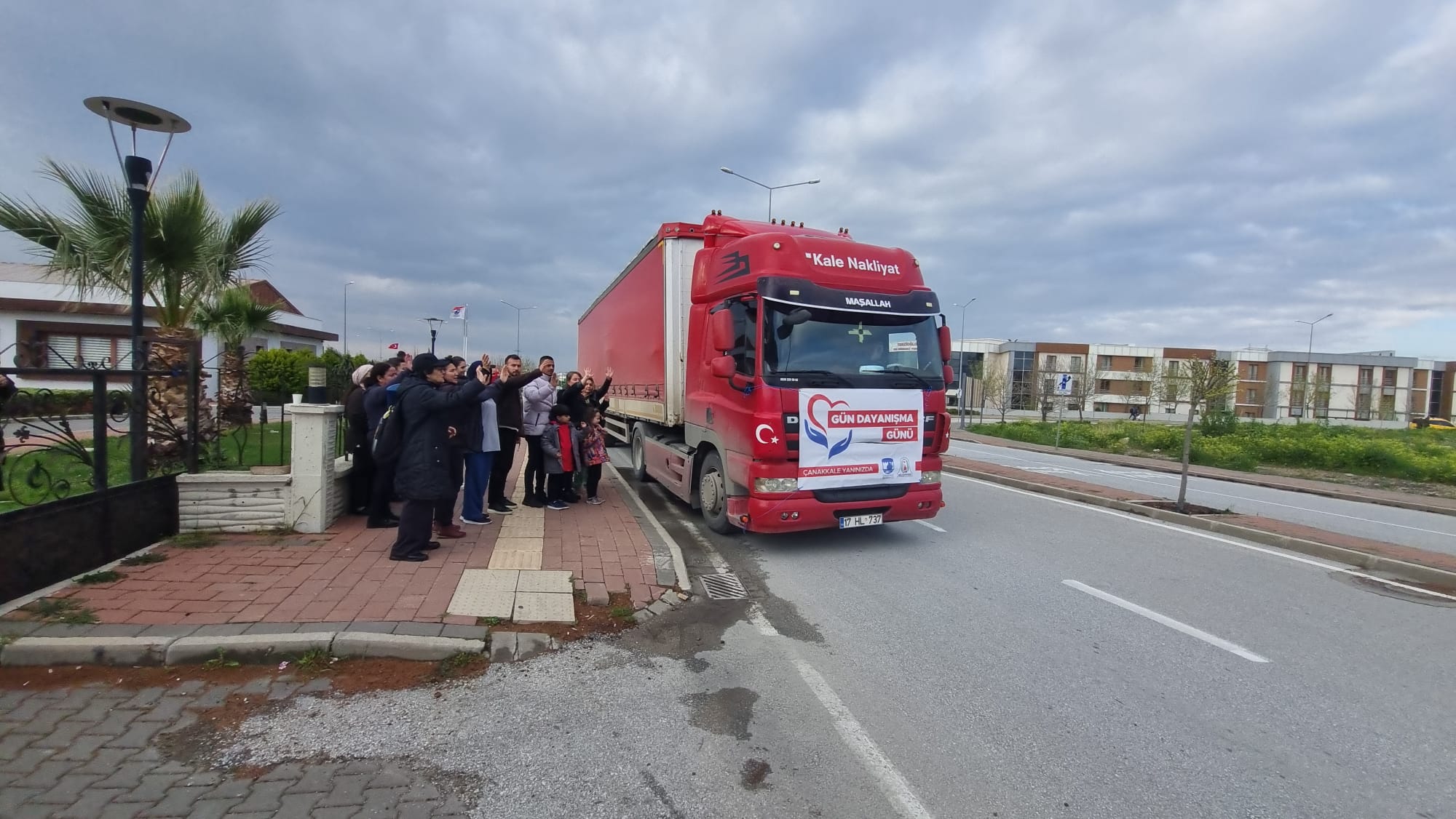 Çanakkale’den deprem bölgesine bir tır daha gönderildi