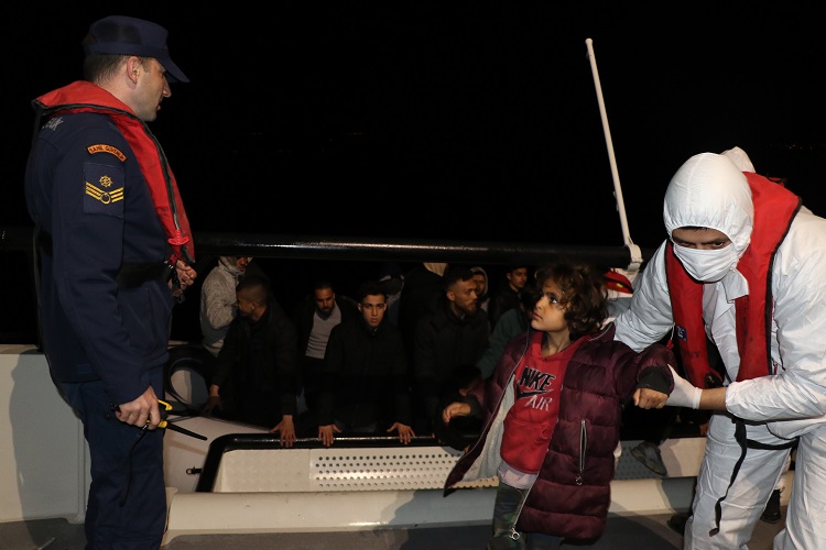 Çanakkale açıklarında düzensiz göçmen operasyonu