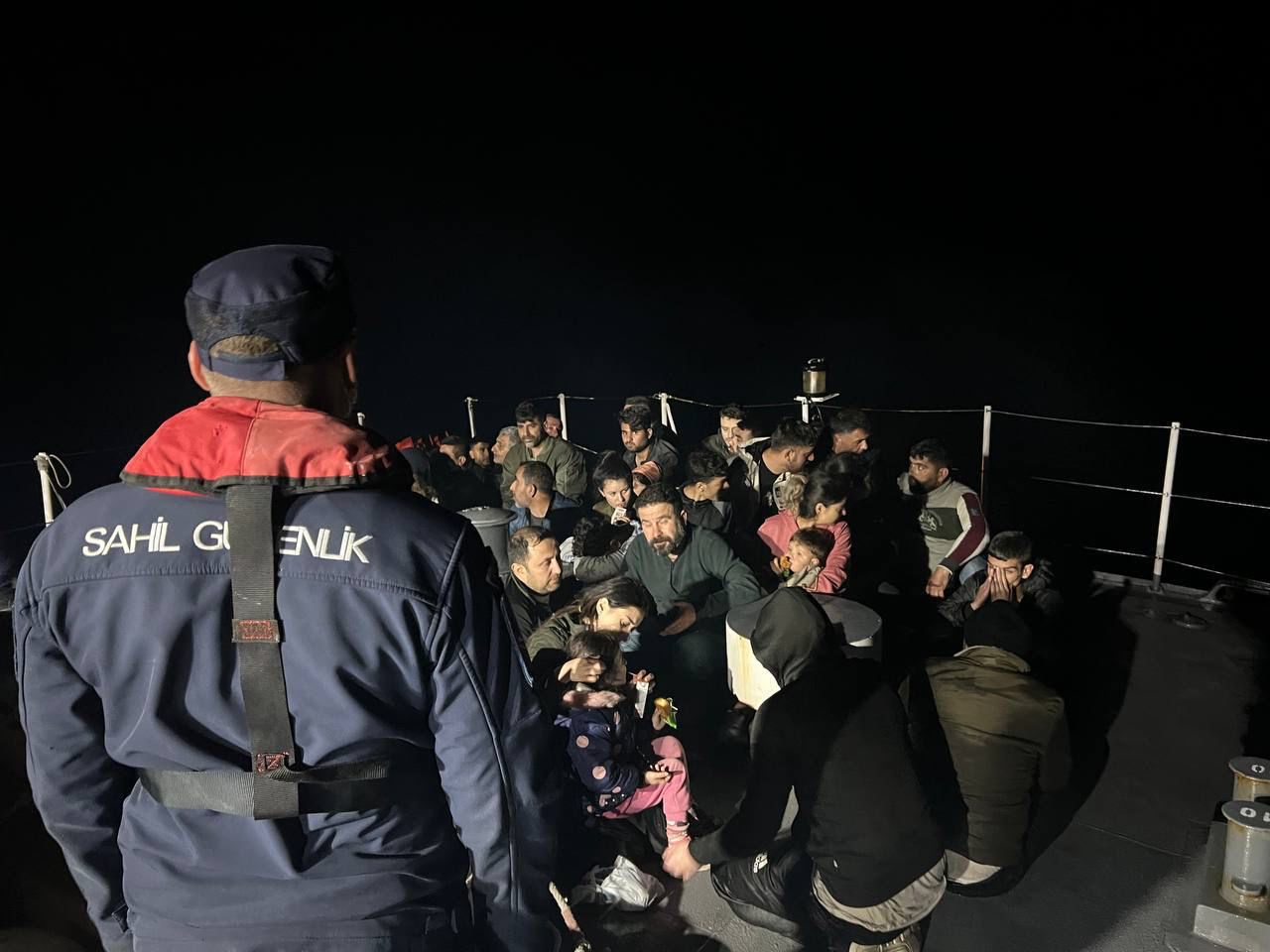 Yunan unsurları geri etti Sahil Güvenlik ekipleri kurtardı