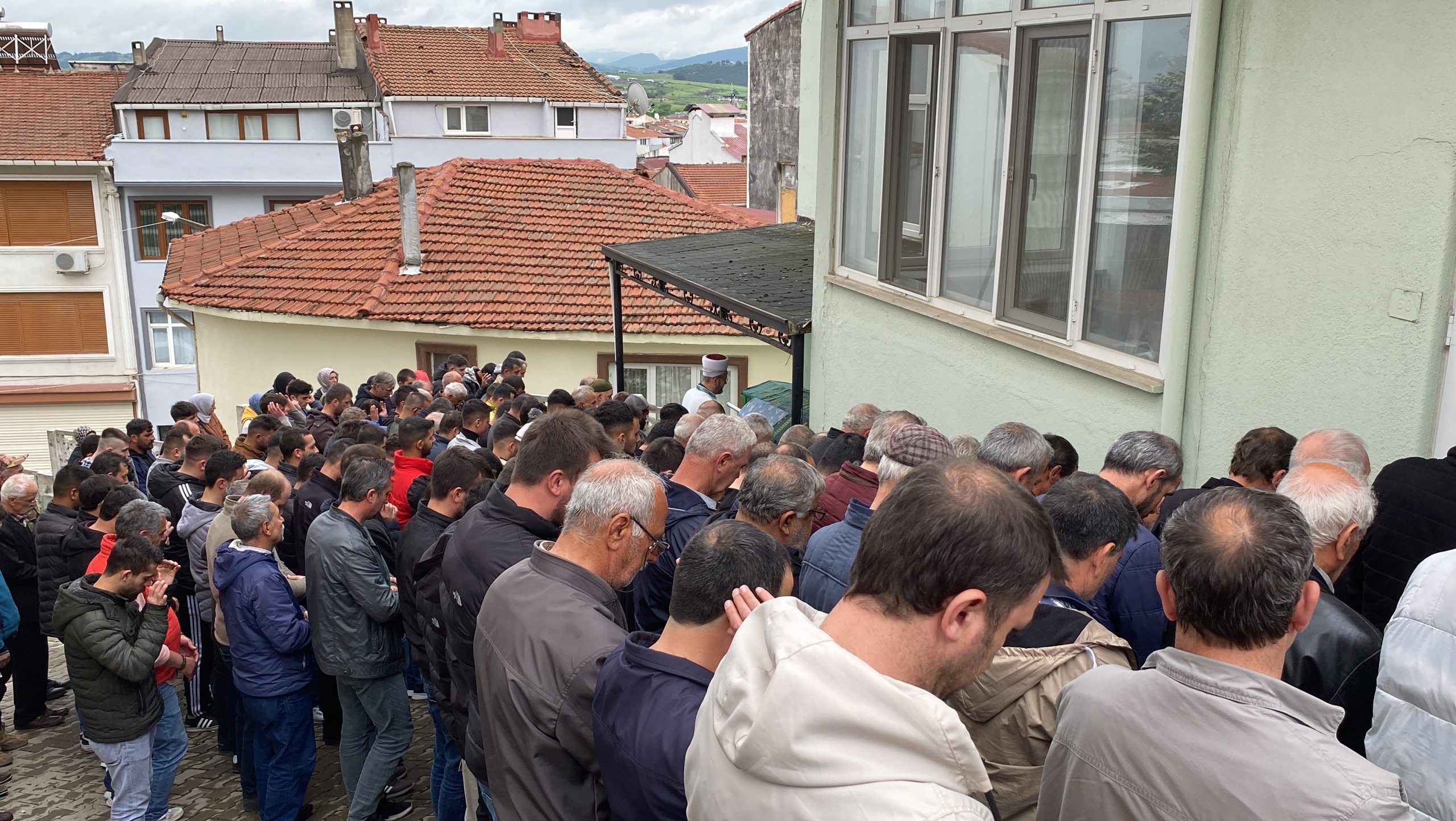 Trafik kazasında hayatını kaybeden anne ve bebeği toprağa verildi