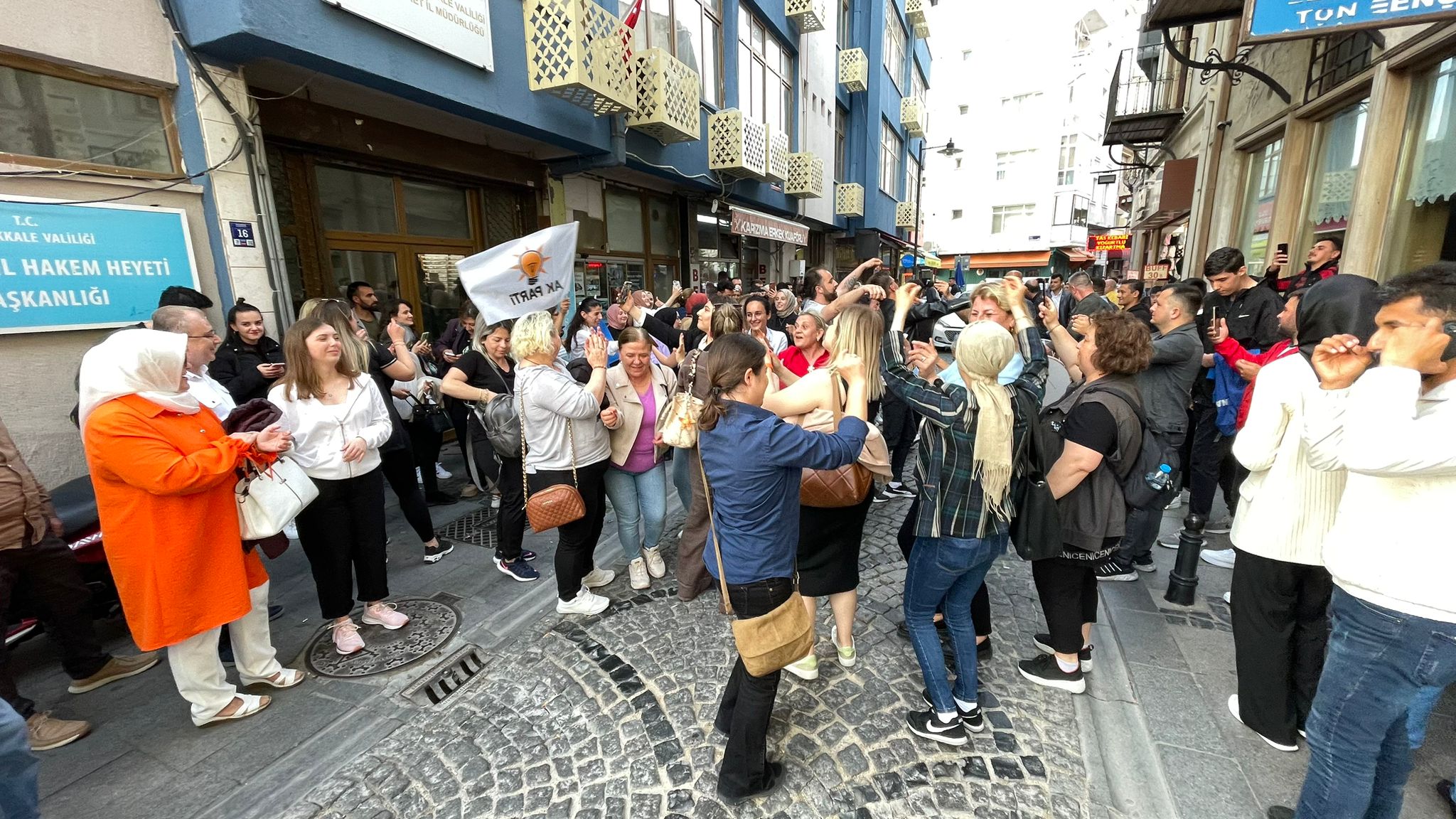Çanakkale’de Cumhurbaşkanı Erdoğan’ın zaferi kutlandı