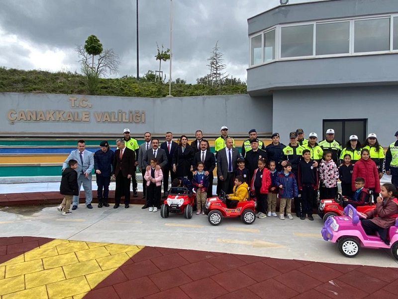 Depremzede çocuklara trafik eğitimi verildi