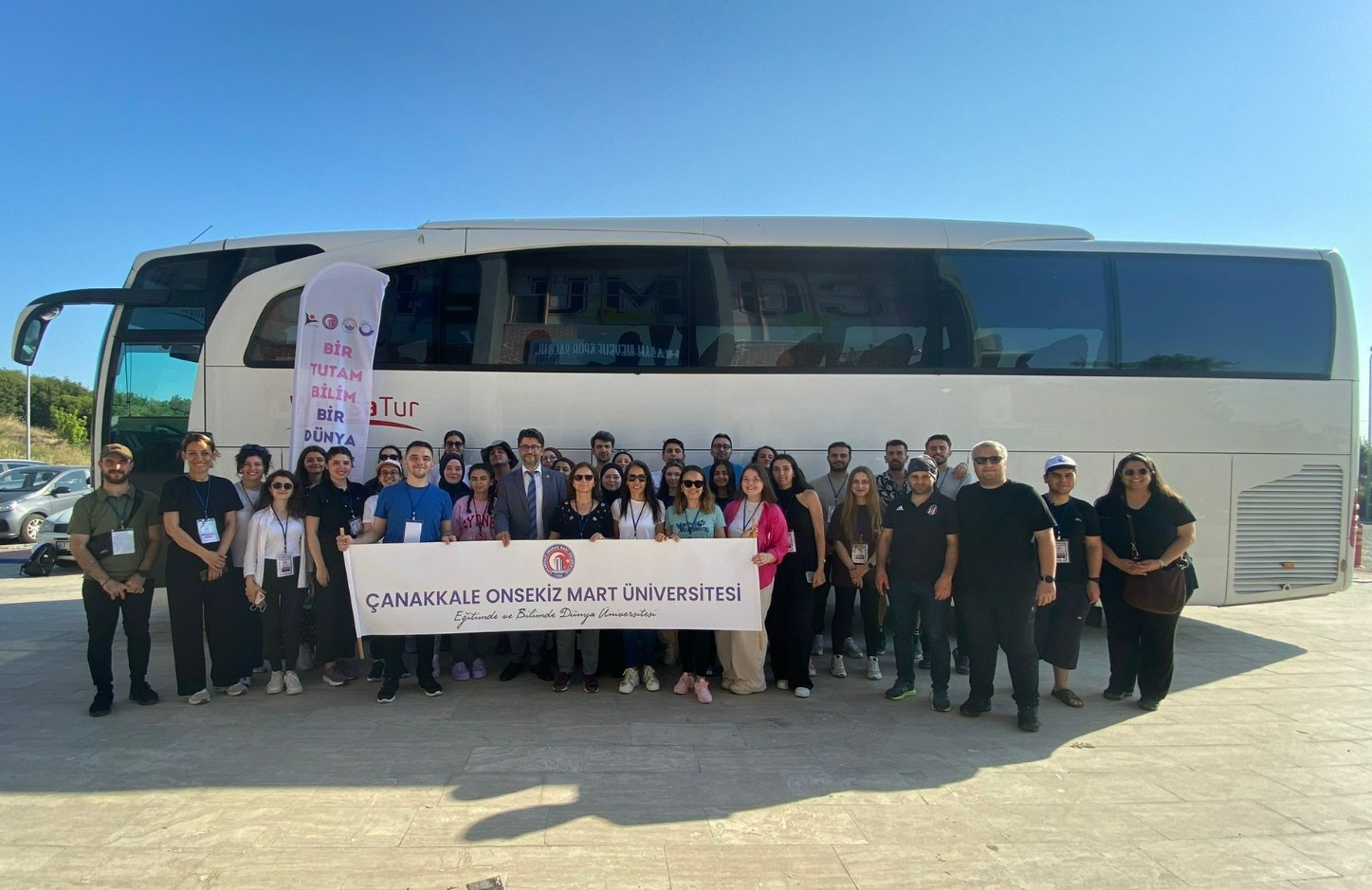 “Bir Tutam Bilim Bir Dünya Şenlik” ekibi deprem bölgesine uğurlandı