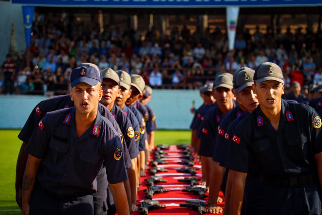 Çanakkale’de eğitimleri tamamlanan acemi erler yemin etti