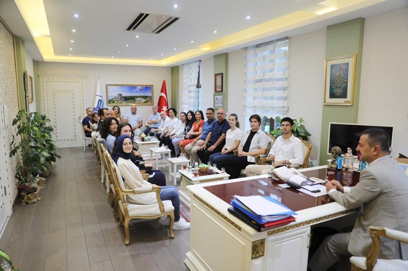 YKS’de İlk Bine Giren Öğrencilerden Vali İlhami AKTAŞ’a Ziyaret