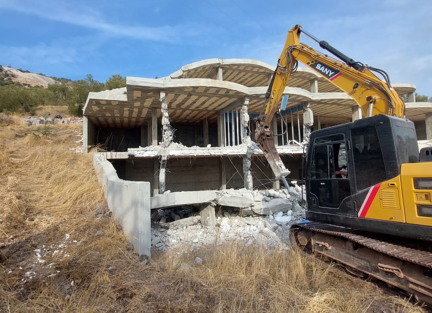 İmar Mevzuatı’na Aykırı Olan Yapıların Yıkım Çalışmaları Devam Ediyor